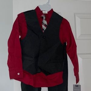 NWT Boys 4 piece suit set